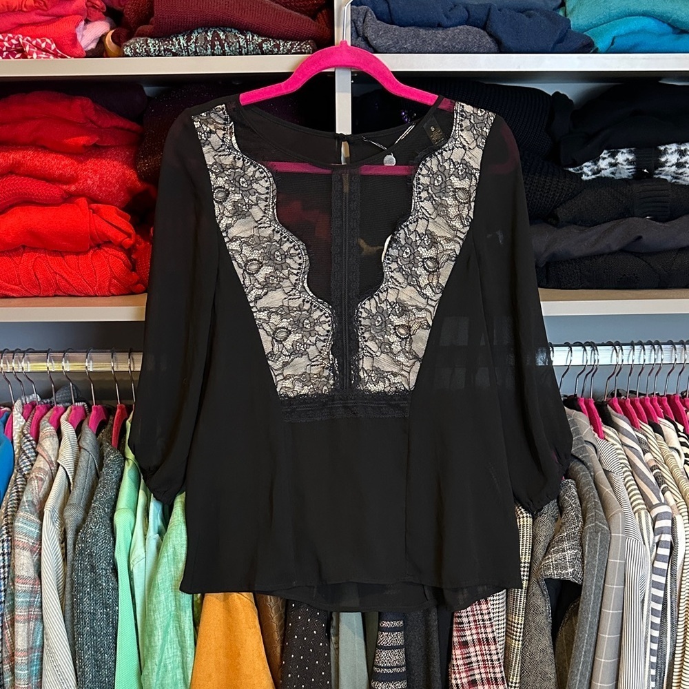 BKE Boutique black lace semi sheer 3/4 sleeve back button closure blouse size S